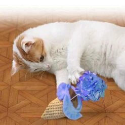 KONG Peluche Crackles Scoopz Avec Catnip Pour Chat -Boutique Trixie kong peluche crackles scoopz bleu avec catnip chat